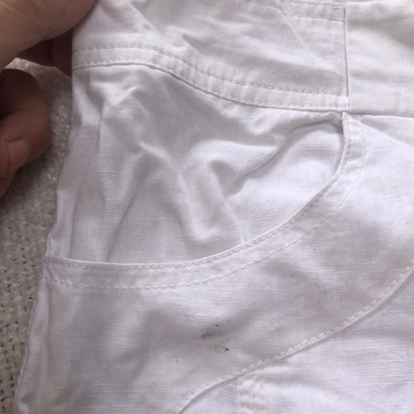 Powder Room size medium white shorts. Lots of buttons and pockets. - Picture 3 of 8